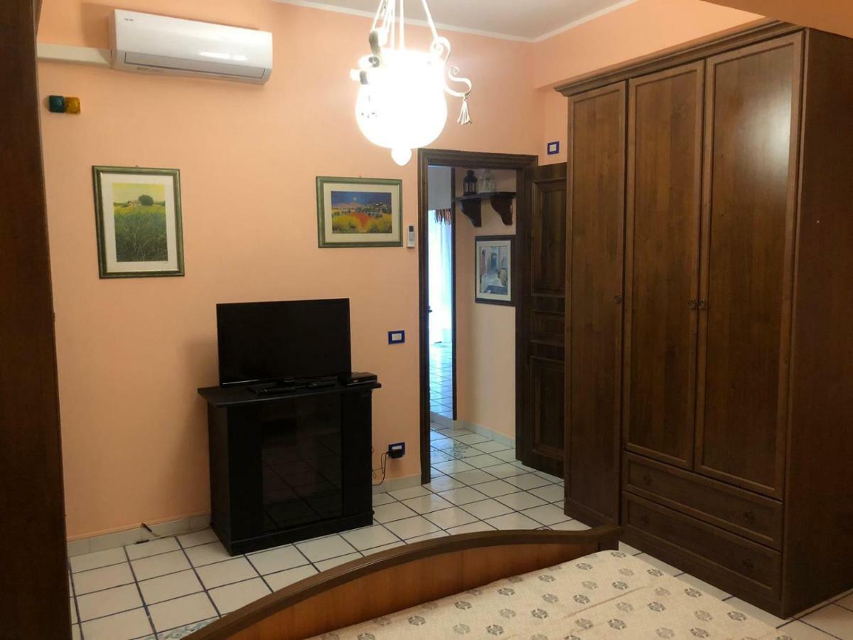 Chloe'S Apartment Acireale Exterior photo