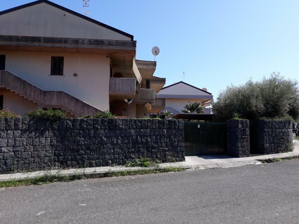 Chloe'S Apartment Acireale Exterior photo