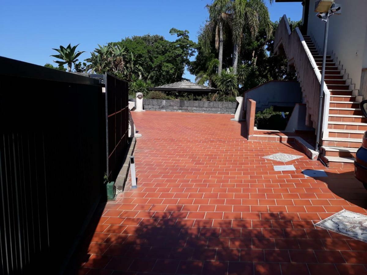 Chloe'S Apartment Acireale Exterior photo